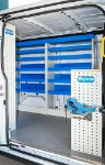 04_Arbeitsfläche und ausziehbarer Schraubstockhalter im Ford Transit L2H2