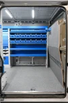 04_Automatische Kofferfixierung im Boxer und Verkleidung auch der Laderaumtrennwand