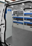 04_Blick durch die Seitentür des Custom für Sanitär- und Heizungsmonteur