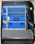 04_Blick durch die Seitentür in den mit dem System Syncro Ultra eingerichteten Transporter