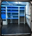 04_Einstieg über die Schiebetür des Ducato mit Syncroblock an der Laderaumtrennwand (1)