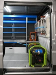 04_Generator, Kompressor und Zubehör für die Ladungssicherung an der Laderaumtrennwand des Ducato