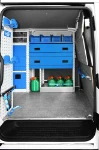 04_Kanister in der Tropfwanne für Nutzfahrzeuge an Bord des von Syncro eingerichteten Transporter