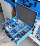 04_Koffer in der Syncro-Einrichtung mit 10 Einsatzboxen