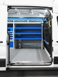 04_Kofferfixierung auf dem Boden des Ford Transit eines Elektrikers