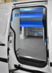 04_Kofferfixierung mit Spanngurt in dem von Syncro eingerichteten NV250