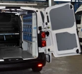 04_Kofferhalter mit Spanngurt für den Peugeot Expert