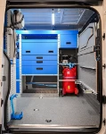 04_Kompressor und Edelstahl-Tropfwanne für den Transport von Kanistern im Interstar