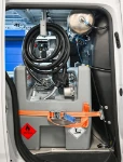 04_Laderaumtrennwand des Doblò mit Druckluftbehälter für Nutzfahrzeuge und Haken an der Decke