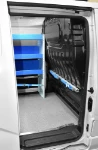 04_Ladungssicherungssystem Syncroblock an der Laderaumtrennwand des NV200
