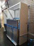 04_Rechte Wand des Crafter mit klappbarer Verladerampe