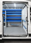 04_Regale und Kofferfixierung in dem von Syncro ausgestatteten eDeliver9
