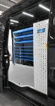 04_Syncro-Einrichtung für den Kücheneinbau, Ansicht von der Schiebetür des Daily