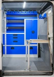 04_Tisch auf Aluminiumgestell an Bord des Fiat Ducato für die Instandhaltung von Gasnetzen