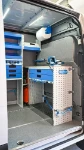 04_Werkbank mit Schraubstock und Tropfwanne im Sprinter