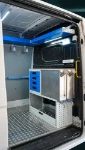 04_Werkbank mit Tanks an der Laderaumtrennwand des Crafter