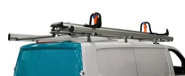 05_Dachträger und Leiterträger auf dem Dach des von Syncro ausgestatteten Transporter