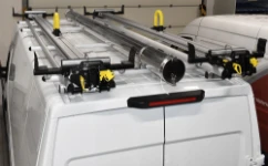 05_Doppelter Leiterträger und Laderohr auf dem Dach des Daily L3H2