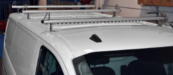 05_Grundträger mit Ultrasilent-Profil auf dem Dach des Custom