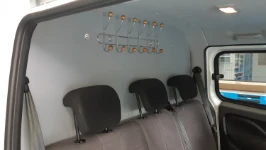 05_Kleiderhaken in der Fahrerkabine des Fiat Doblò