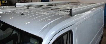 05_Relingträger mit Ultrasilent-System auf dem Dach des Boxer
