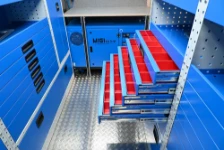 05_Schubladen mit Einsatzboxen aus Kunststoff im Movano für den Kundendienst von Bergbaumaschinen