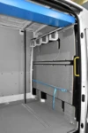 05_Volkswagen Crafter mit seitlich ausziehbaren Schubladen