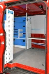 05_Von Syncro System eingerichteter Sprinter mit Möbeln und Zubehör für Türen- und Fenstermonteure