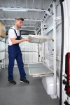 06_Aufklappen der großen Regalböden an der rechten Wand