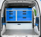 06_Doblò eines Sanitär- und Heizungsinstallateurs mit Einrichtung nur an der Laderaumtrennwand 