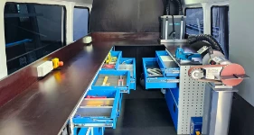 06_Große Werkbank im Sprinter für Prothesen