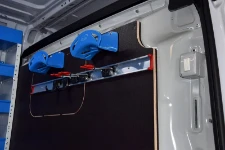 06_Haken und Kabelsattel an der Laderaumtrennwand im Ducato