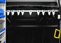 06_Laufschiene Syncroblock mit Kleiderhaken in dem von Syncro System eingerichteten Daily