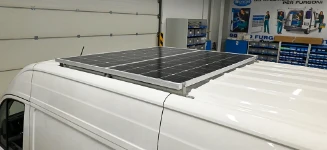 06_Photovoltaikmodule auf dem Dach des Man Tge