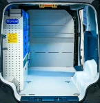 11_ Kia PV5 eines Elektroinstallateurs mit Einrichtung an nur einer Wand (2)