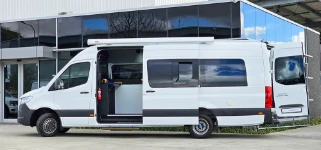 12_Mercedes Sprinter mit geschlossenem Vordach