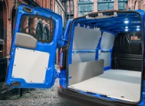 22_Elektroverzinkte Platten im VW Transporter (2)