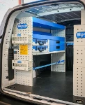 22_Fiat Doblò L1H1, Möbel über die ganze Länge der linken Wand (2)