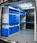 22_Linke Wand des Custom eines Sanitär- und Heizungsinstallateurs mit Schubladen, Regalwannen, Kofferfixierung (2)