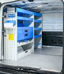 22_Linke Wand des Trafic mit Schubladen und Regalwannen von Syncro (2)