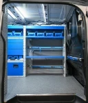 44_Einstieg über die Schiebetür des Custom eines Sanitär- und Heizungsinstallateurs mit Syncroblock (2)