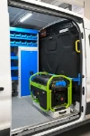44_Lastenauszug mit Generator an der Laderaumtrennwand des Transit für Multi-Service-Dienstleister (2)