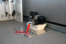 44_Seilwinde und automatische Kofferfixierung im Daily eines Elektrikers (2)