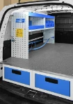Ausbau mit langen Schubladen, Fachböden und Behältern für den Fiat Doblo