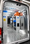 Ausbau mit Regal, Powerstation und Kompressor im Transit