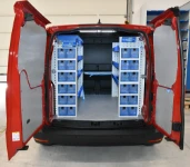 Ausbau mit Schubladen und Regalböden im Ford Transit Connect