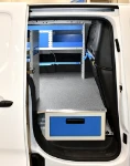Ausbau mit Unterflur-Schubladenschränken für den Berlingo