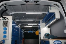 Beleuchtung in einem Kleintransporter für den Kundendienst an Gabelstaplern
