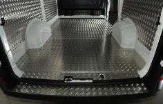 Boden- und Wandplatten aus Aluminium für den Crafter