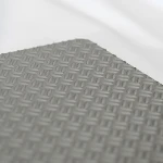 Bodenplatte aus 12-mm-Multiplex mit Gummibeschichtung